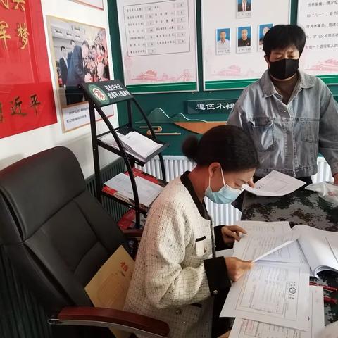 【蒙速办·呼宜办·帮办代办】保全庄社区帮办代办员为灵活就业人员办理“4050”社保手续