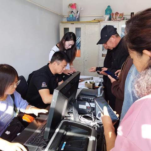 【蒙速办·呼宜办·帮办代办】保全庄社区协助辖区居民缴纳取暖费