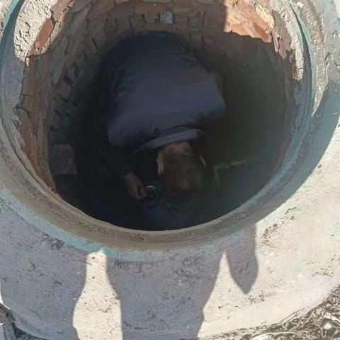 【蒙速办·呼宜办·帮办代办】保全庄社区维护维修公厕供水设施