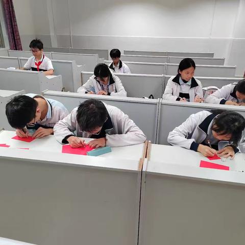 妙剪生花影 匠心传文脉——海口市城西中学数学组八年级生活中的趣味数学校本课