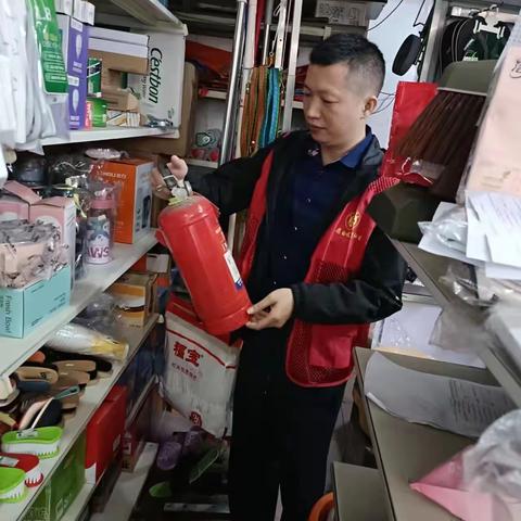 2023年12月30日白坡里社区开展元旦前夕消防安全检查