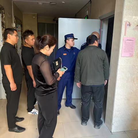 国庆、中秋“双节”将至——魏县消防救援大队联合住建局对住宅小区进行节前消防安全宣传、安全隐患排查