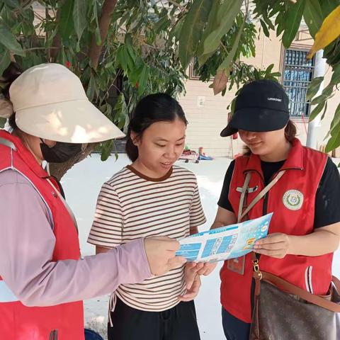 八所镇福久村网格员入户开展禁毒宣传工作