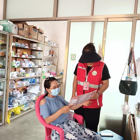 八所镇福久村网格员开展防范养老诈骗宣传工作