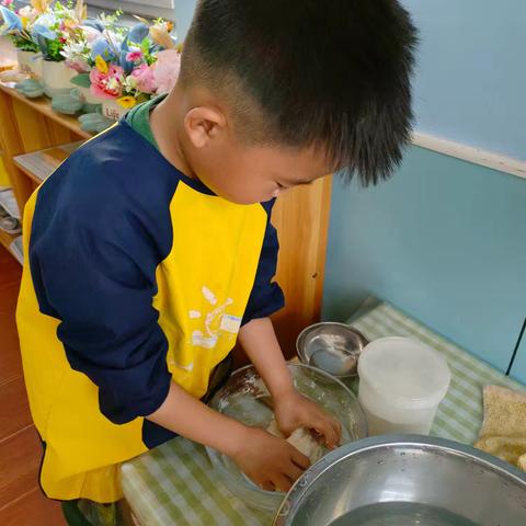 小太阳幼儿园大三班《食物区的乐趣》