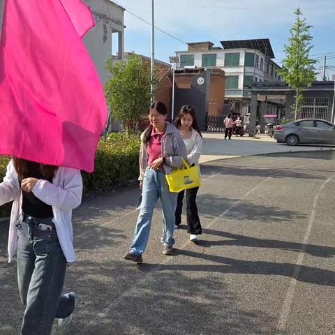 芦集乡第一小学“传承屈原文化，弘扬爱国精神‘’主题升旗仪式