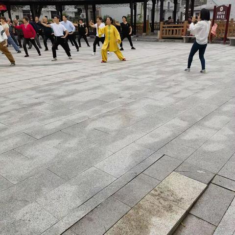 小区开展太极拳培训