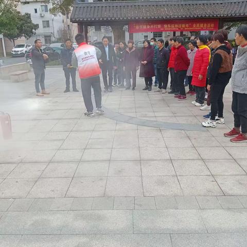 小区开展消防灭火器使用培训