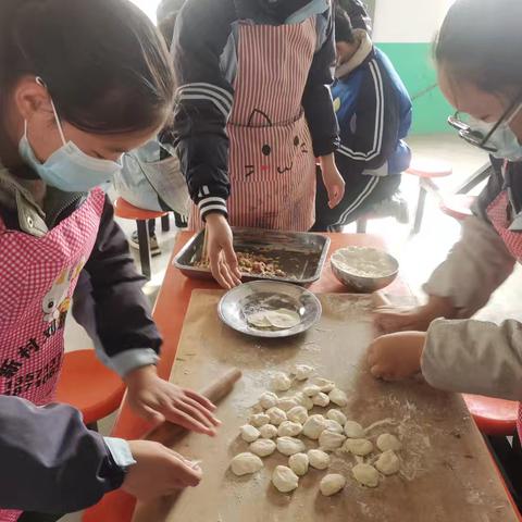 暖冬行动 饺韵飘香——官路九年一贯制学校劳动教育主题活动