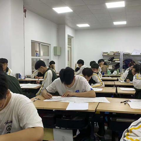 关爱学生幸福成长-肥乡区职教中心--信息工程系期中考试助于学生健康成长