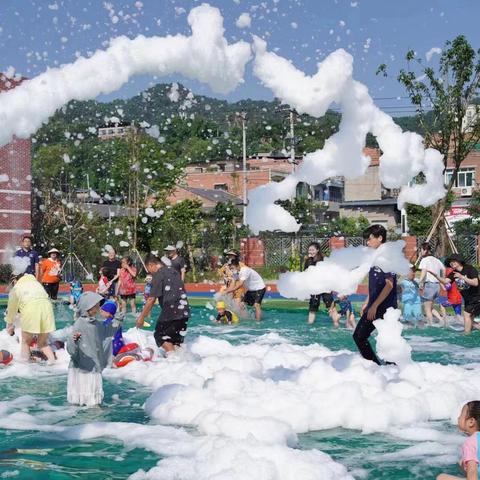 东方学堂幼儿园“泡沫之夏·水上狂欢＂活动方案