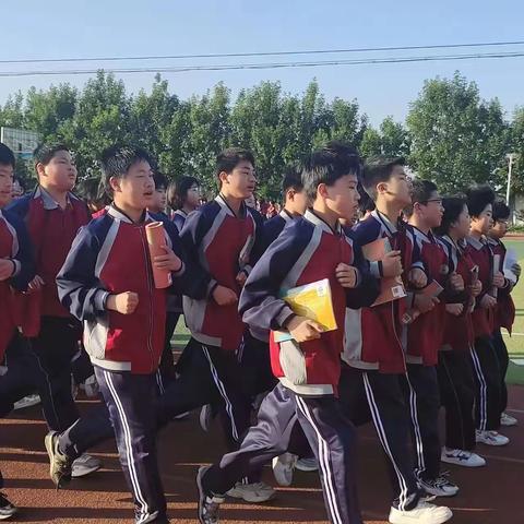 【关爱学生，幸福成长】吴官营中学的学生积极参与体育运动