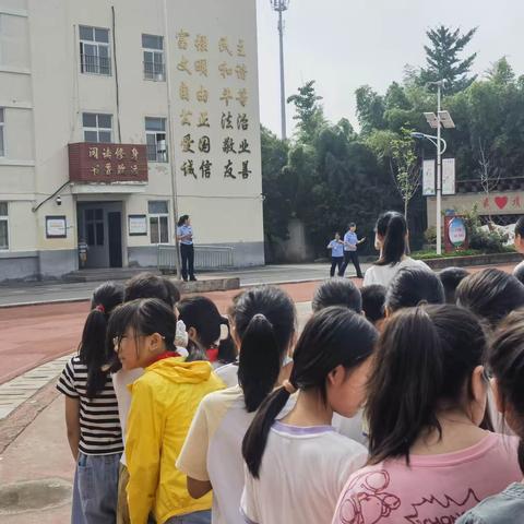 警校联合——项里小学反诈宣传在行动