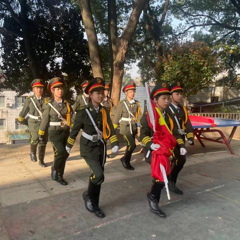 龙泉小学“抵制‘三无’产品，护航健康成长”主题升旗仪式