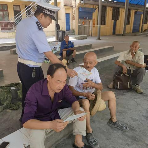 金台交警走进劳务市场进行交通安全宣传