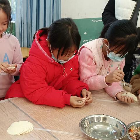 浓浓饺子香，暖暖元旦情——兰堂小学三年级班举办包饺子庆元旦活动