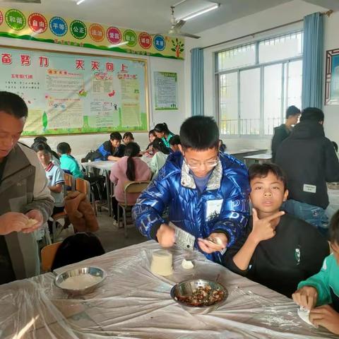 匠心巧手包饺子，快乐劳动润童心一一兰堂小学六（1）班“庆元旦迎新年”活动