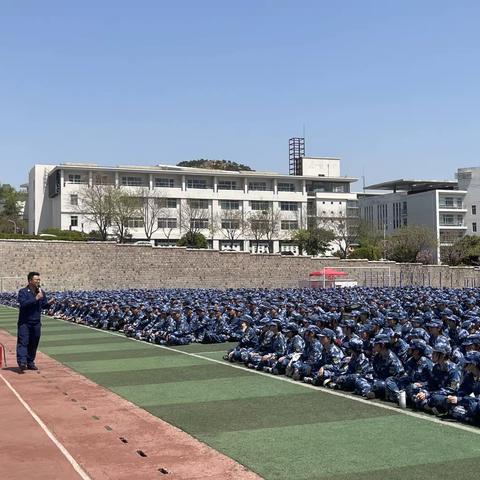 崂山区消防救援大队对青岛科技大学2022级军训学生开展消防安全知识宣传活动