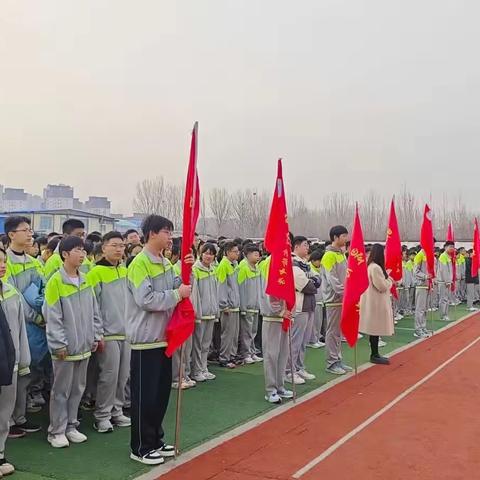 冉冉红旗映朝阳，徐徐春风励鸿志 ——沂水县第二实验中学升旗仪式