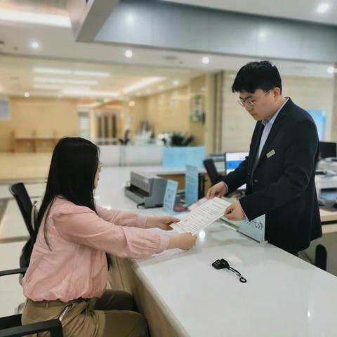 高新区行政审批服务局制发首张“云办理”特种设备使用登记证