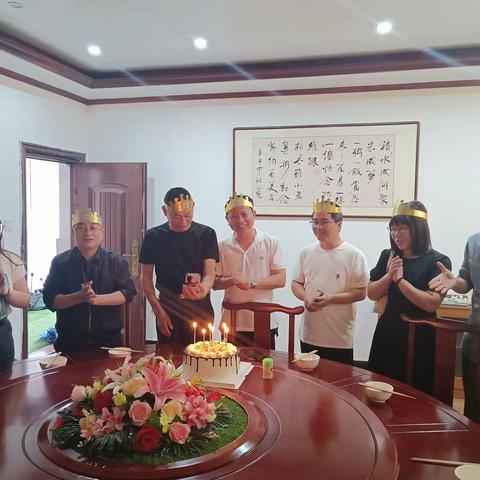 温馨生日会    情暖教师心