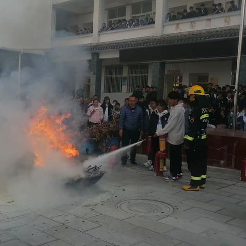 消防演练进校园  防火安全记心间 ——洱源县第三中学消防安全演练纪实