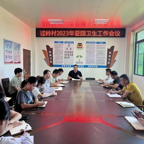 过岭村委会开展爱国卫生运动——“翻盆倒罐，预防登革热”活动