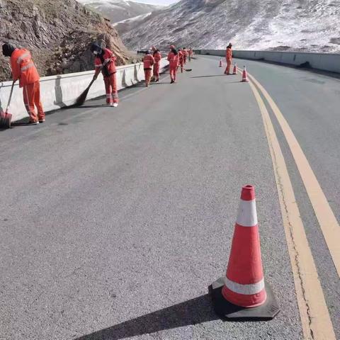 以路域环境为抓手，着力提升辖养道路服务水平