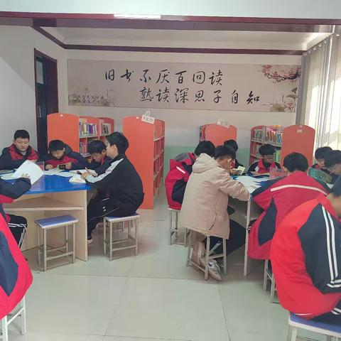 阅览室读书：阅读课的生动实践