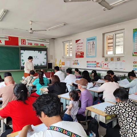 家校共育，助力学生成长 -香城中心小学家长座谈会纪实