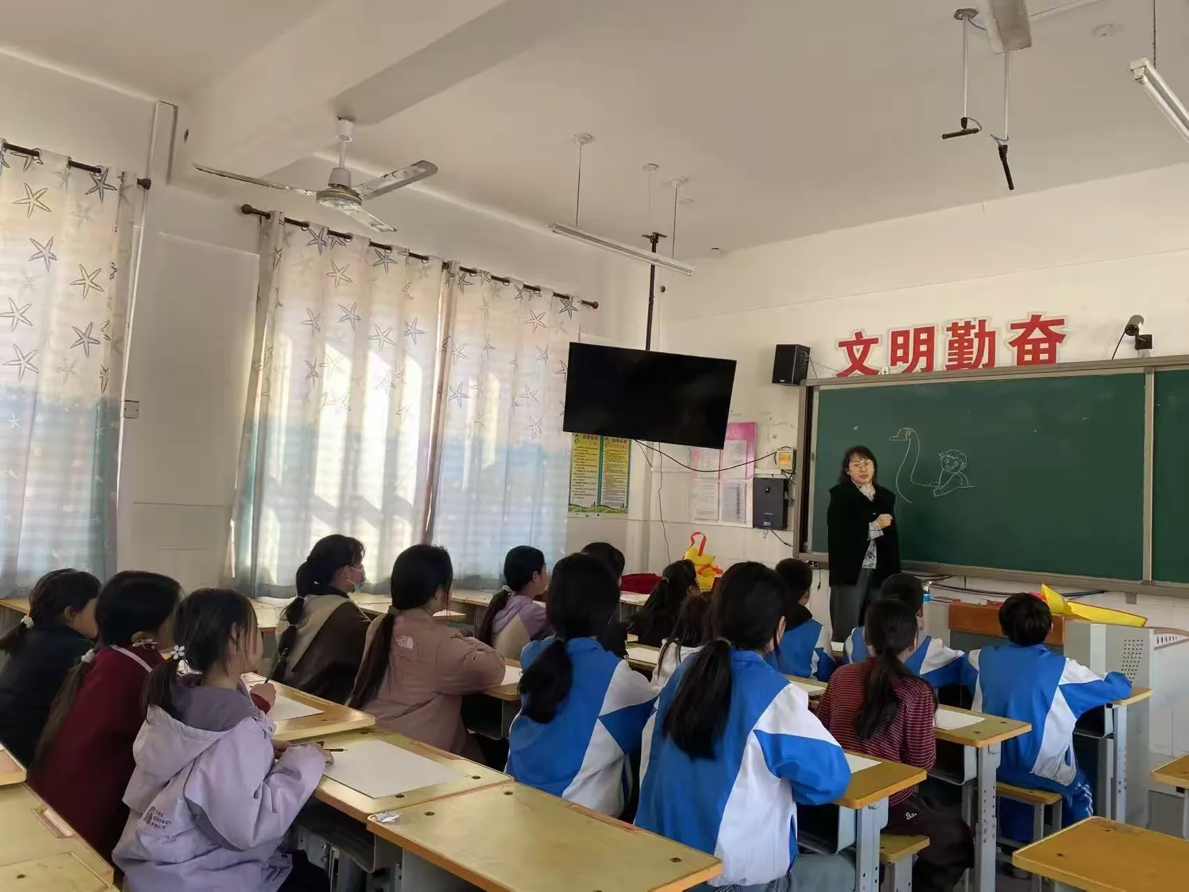 简篇-“快乐教育”送教下乡,点亮乡村少年宫教育之光