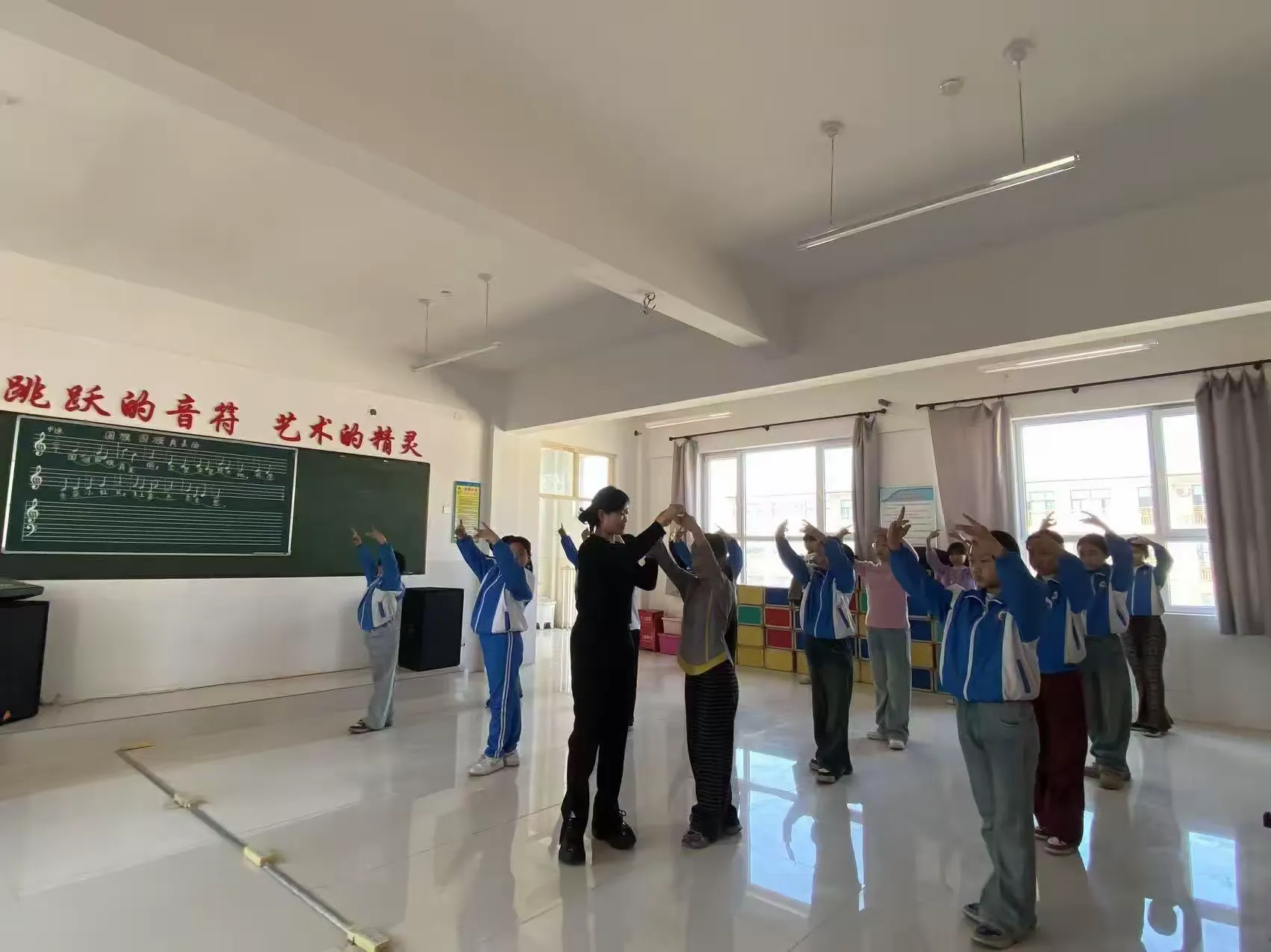 简篇-“快乐教育”送教下乡,点亮乡村少年宫教育之光