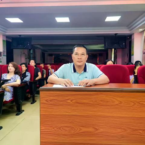 思政集体备课，共筑教学成效—关于“纪念海南解放75周年暨琼崖精神融入大中小学思政课集体备课会”活动