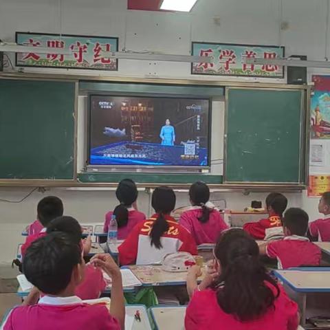 观《解放海南》 传承红色精神—东方市铁路小学开展学生观看记录片活动