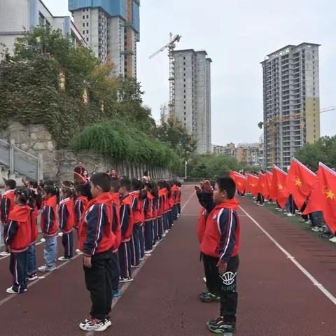 争做新时代好队员——夷陵区冯家湾小学举行建队日新队员入队仪式