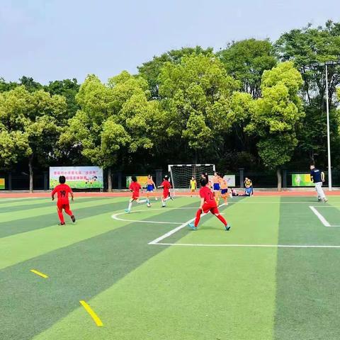 足球比赛展风采，齐心拼搏共成长———杏花村小学第七届“校长杯”足球赛