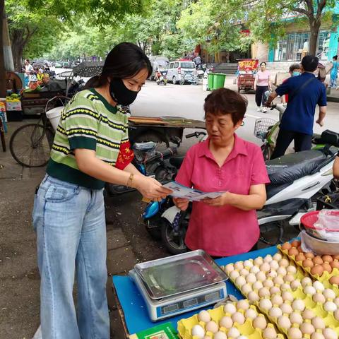 西何社区开展居民养老宣传活动