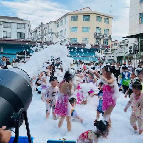 横店童星幼儿园泡沫之夏～水上party亲子邀请函