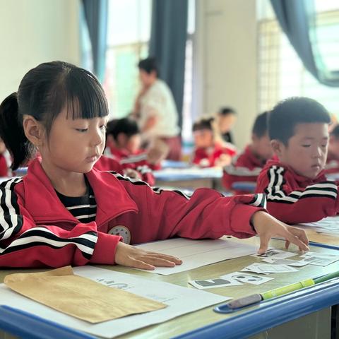 新教材、新方向、零起点、新目标———三台子镇中心小学一年级语数教研活动