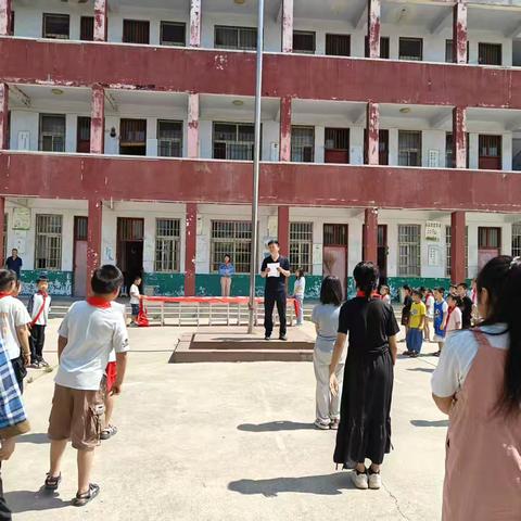 小宫小学防溺水安全签名活动