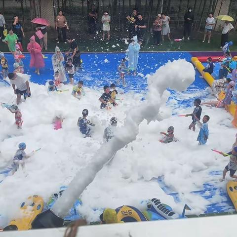 萌娃大作战 泡泡乐翻天——培尔幼儿园泡沫之夏活动