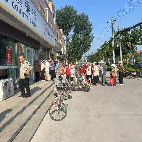 广饶梁邹村镇银行大码头支行“鸡蛋银行活动”温情开展