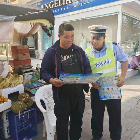 夏季行动 | 太白公安交警走进农贸市场，“扎摊”宣传话安全