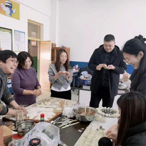 “小小饺子香    浓浓元旦情”——香河县第十中学元旦包饺子活动
