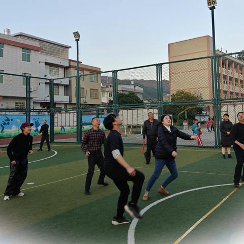 【主题教育·我为师生办实事】 凝心聚“气”，“排”忧解压 ——上杭县蓝溪梅永小学（中心校）第一届教职工气排球比赛活动