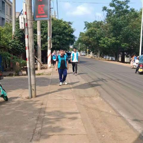 临高县乡村振兴局开展“助力创城 喜庆五一”公职人员志愿服务活动