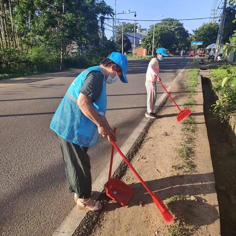 临高县乡村振兴局开展“创文创卫”、文明劝导志愿服务活动