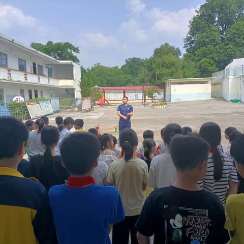 火灾演练，防患未“燃”—浦北县乐民镇金康小学开展消防演练活动