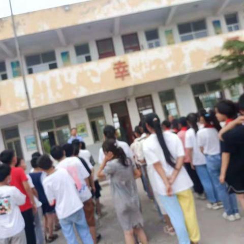 假期安全记心间——周胡小学六年级暑期安全教育主题班会