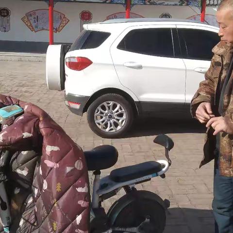 政策温暧人心，驾起关爱桥梁